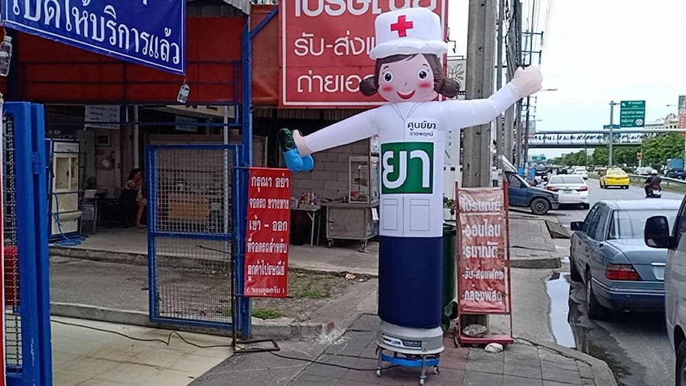 ท่อผ้าตุ๊กตาโบกหน้าร้าน